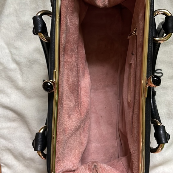 Marc Jacobs leather top handle / shoulder bag. Black leather with gold hardware - Picture 8 of 13